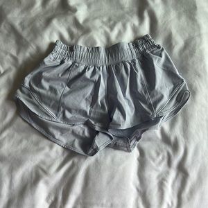 Lululemon 2.5 inch Hotty Hot shorts